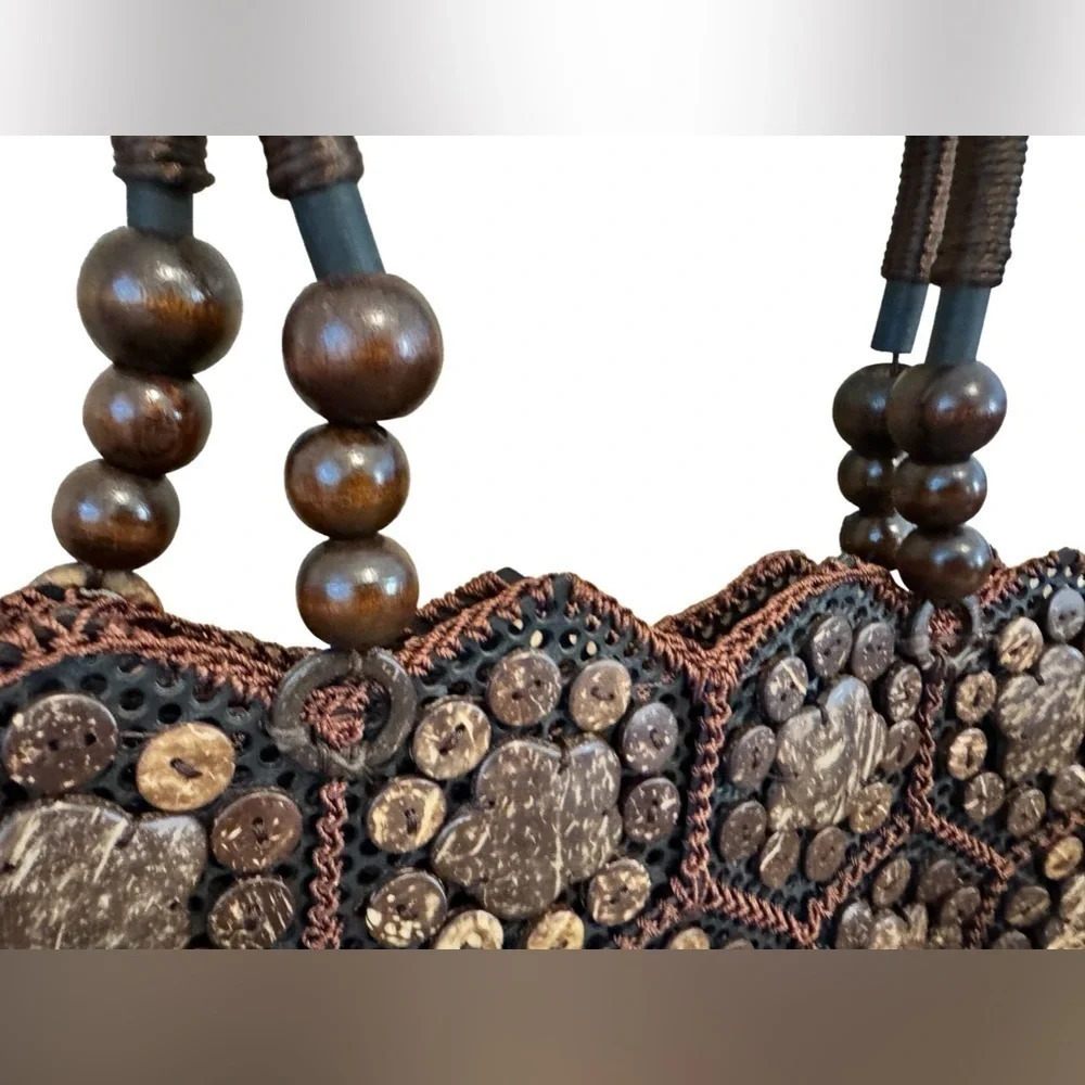 Artisan-Crafted Coconut Shell Handbag - Picture 3 of 8
